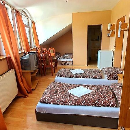 Penzion Highway Hotel Ruzomberok Exterior photo